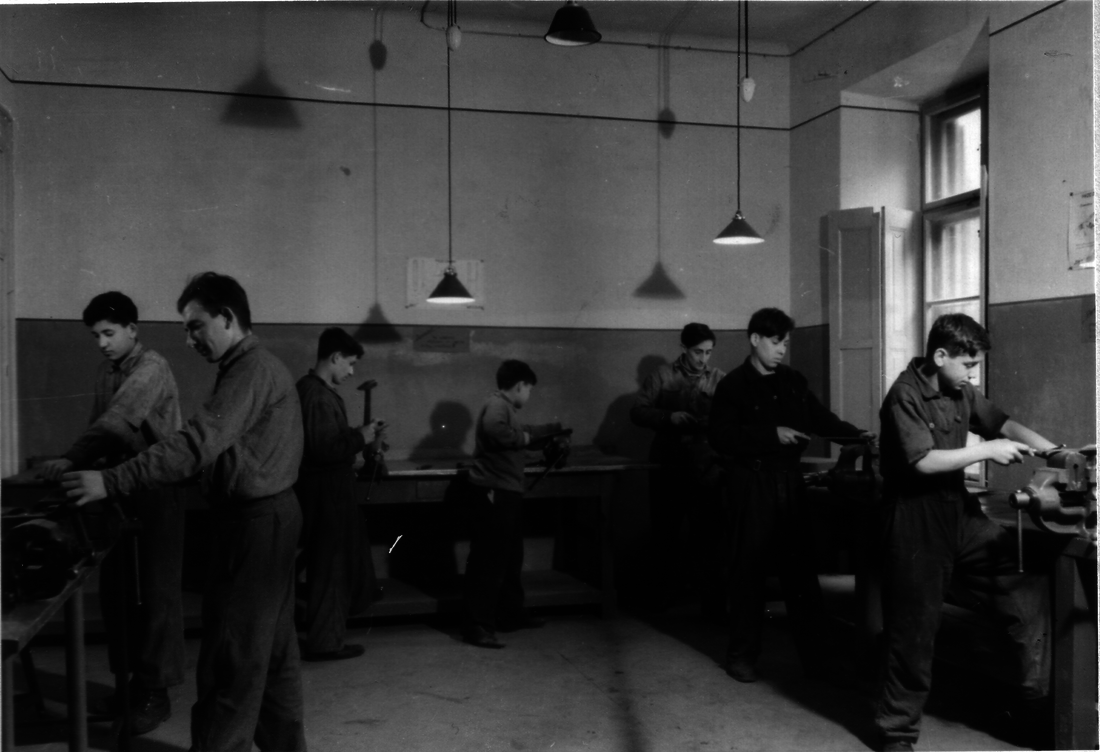 Mechanics workshop in the ORT school in Wroclaw Poland, 1948. Archive photo of ORT students.
